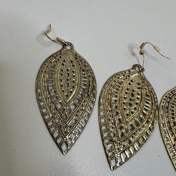 Filigree Earrings Lot of 2 Pairs‎ Gold Tone Tear Drop Dangle Big Tribal Boho - Picture 2 of 5